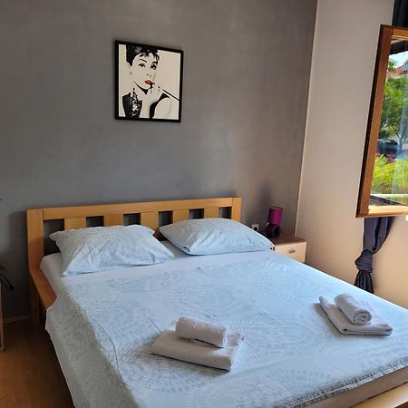Apartmani Vini Hvar Town Esterno foto