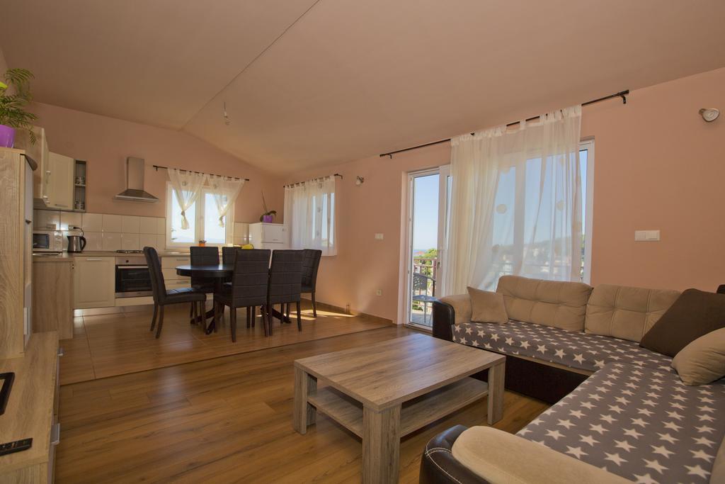Apartmani Vini Hvar Town Esterno foto