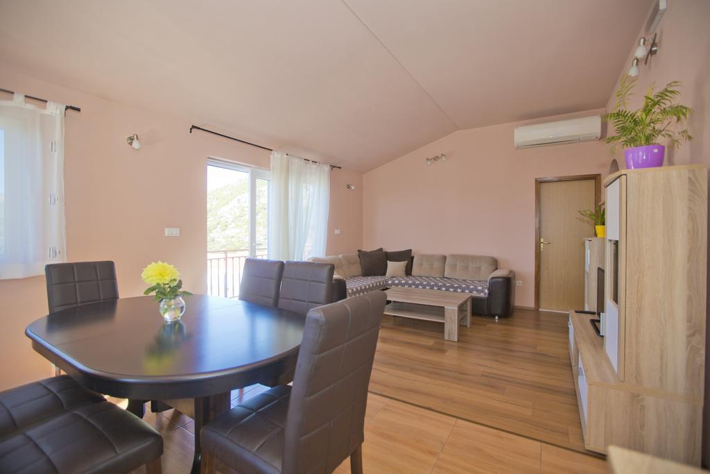 Apartmani Vini Hvar Town Esterno foto