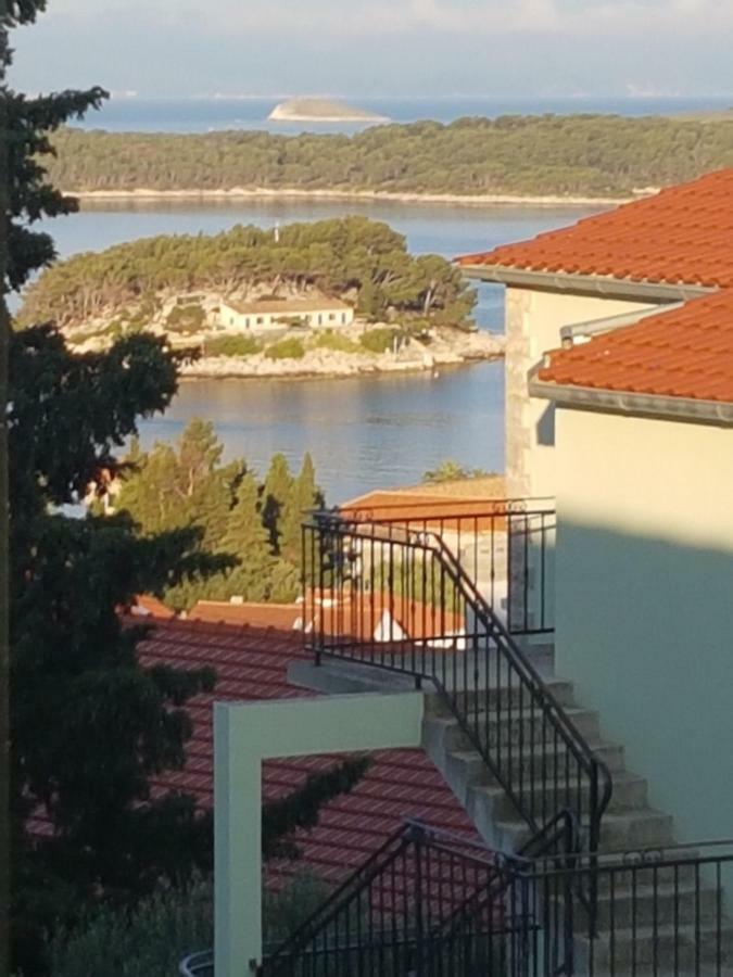 Apartmani Vini Hvar Town Esterno foto